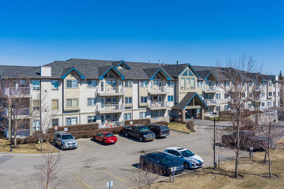 7 Harvest Gold Manor NE in Calgary, AB - Building Photo