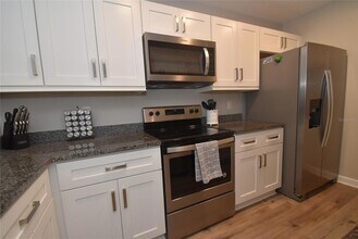 1720 Glenhouse Dr, Unit GL427 in Sarasota, FL - Building Photo - Building Photo