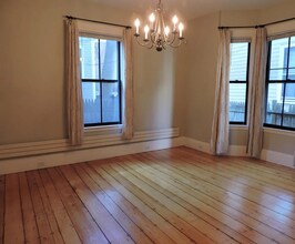 31 Athens St in Cambridge, MA - Building Photo - Building Photo