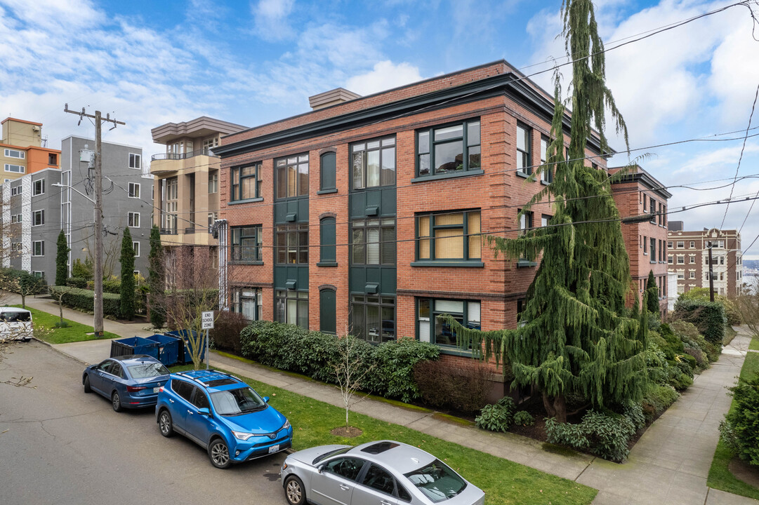 Highland Court Apartments in Seattle, WA - Foto de edificio