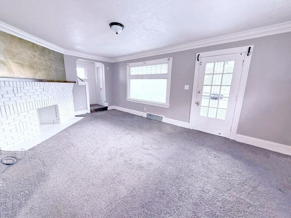 2010 Torbenson Dr in Cleveland, OH - Building Photo