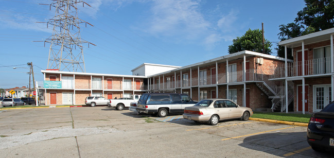 Azalea Garden Apartments in Gretna, LA - Building Photo - Building Photo