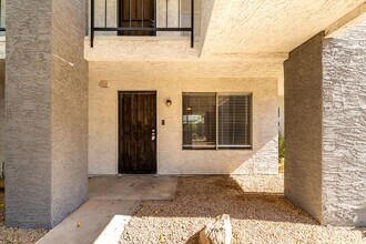 7494 E Earll Dr in Scottsdale, AZ - Building Photo - Building Photo