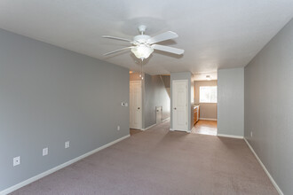 Four Winds in Columbia, MO - Building Photo - Interior Photo