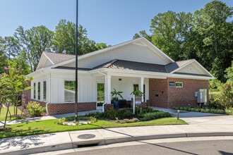 2 Rivers Apartment Homes in Williamsburg, VA - Foto de edificio - Building Photo