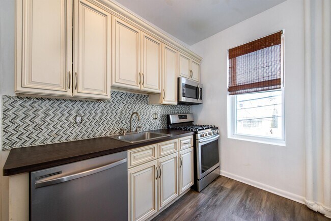 6114 Highland Pl in West New York, NJ - Building Photo - Building Photo