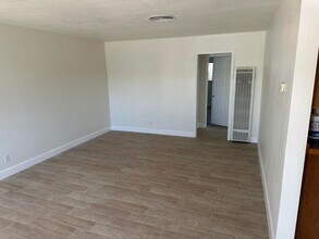 839 E Ave P-12 in Palmdale, CA - Building Photo - Building Photo