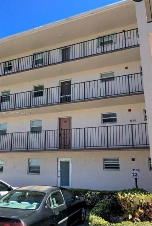 225 Bonnie Blvd-Unit -306 in Palm Springs, FL - Building Photo