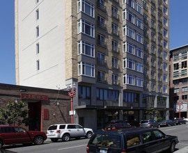 Pacific Tower Apartments in Portland, OR - Building Photo - Building Photo