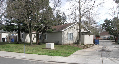 2620 Connie Dr in Sacramento, CA - Foto de edificio - Building Photo