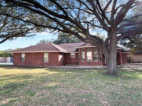 607 Topaz Ave in Seguin, TX - Building Photo - Building Photo