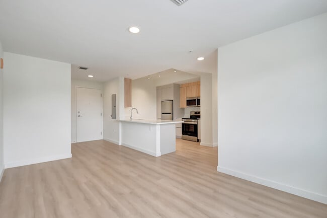 1710 N J Ter, Unit Ab in Lake Worth Beach, FL - Building Photo - Building Photo