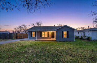 418 Russell St in White Settlement, TX - Building Photo