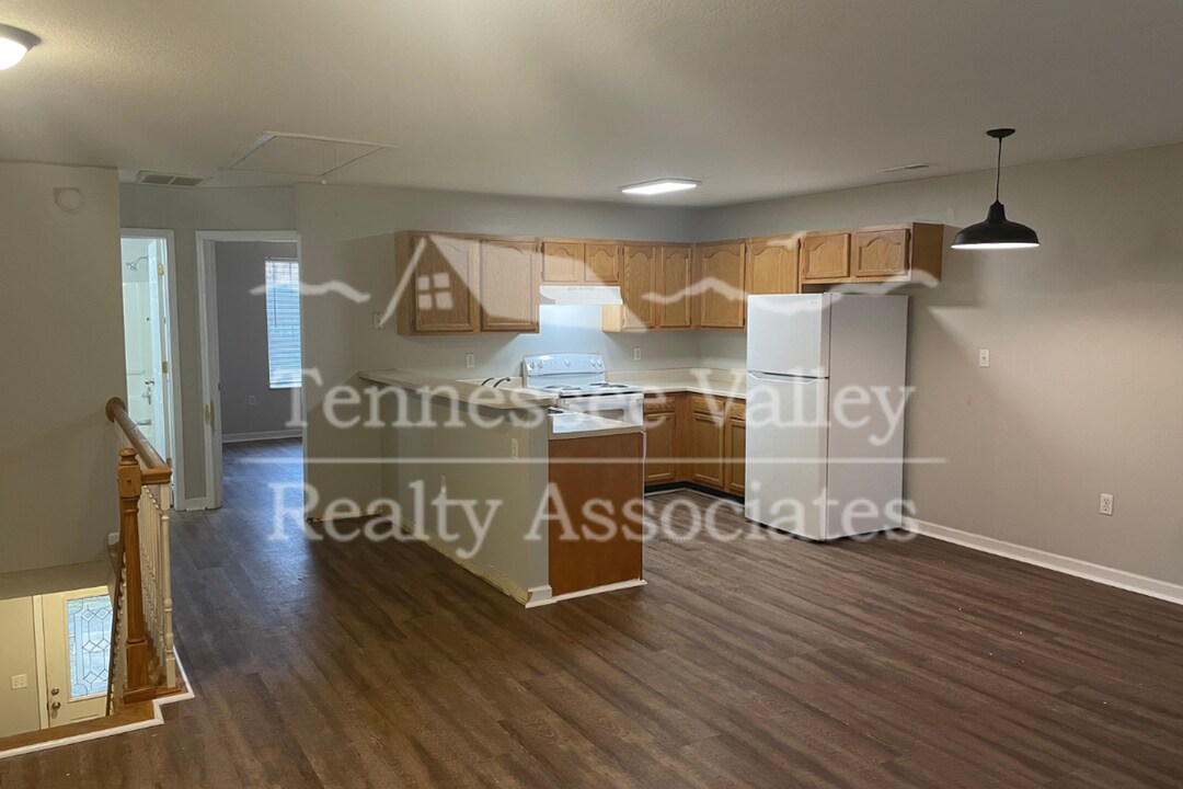 156 N Illinois Ave in Oak Ridge, TN - Building Photo