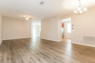 511 Stone Briar Dr in Ruskin, FL - Building Photo - Building Photo