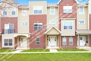 9140 Greenspire Dr in West Des Moines, IA - Building Photo