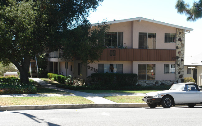 2218 Miravista Ave in Montrose, CA - Foto de edificio - Building Photo