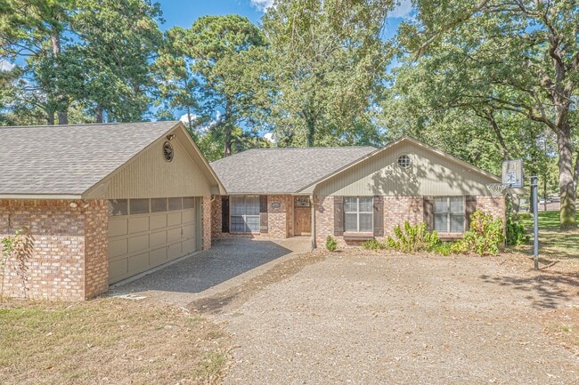 10926 Mosswood Dr in Tyler, TX - Foto de edificio - Building Photo