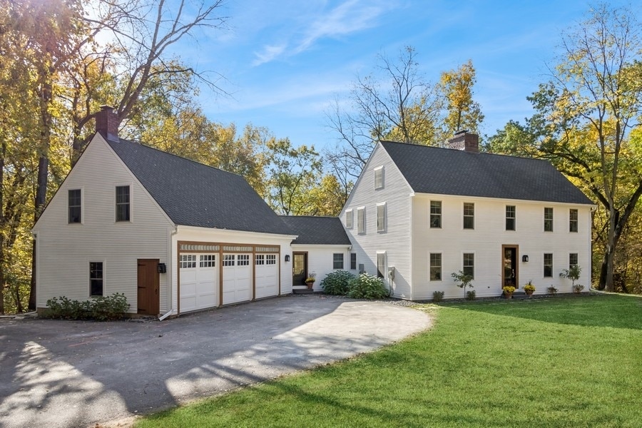 3767 Oak Ln NE in North Liberty, IA - Building Photo