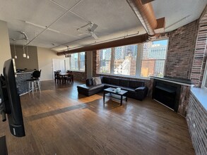 161 W Harrison St in Chicago, IL - Building Photo - Building Photo