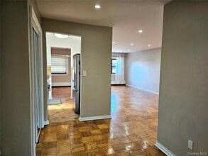 2261 Palmer Ave in New Rochelle, NY - Building Photo - Building Photo