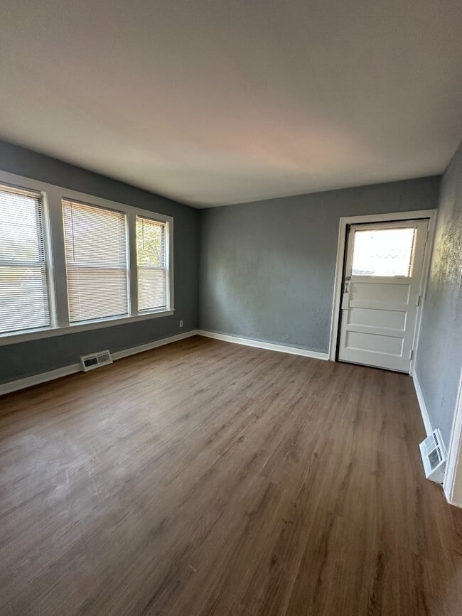 property at 8601 S Kingston Ave
