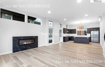 1212 Harrington Ave NE in Renton, WA - Building Photo - Building Photo