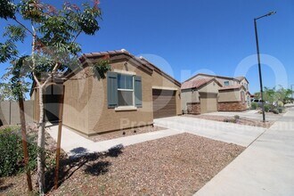 5826 S 23rd Dr in Phoenix, AZ - Building Photo - Building Photo