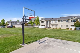 The Orchards Apartments Phase II in Fresno, CA - Building Photo - Building Photo