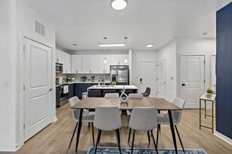 205 S Kings Dr in Charlotte, NC - Building Photo - Building Photo