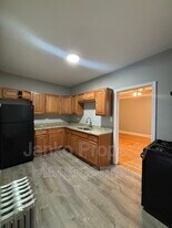 656 E 81st St in Chicago, IL - Building Photo