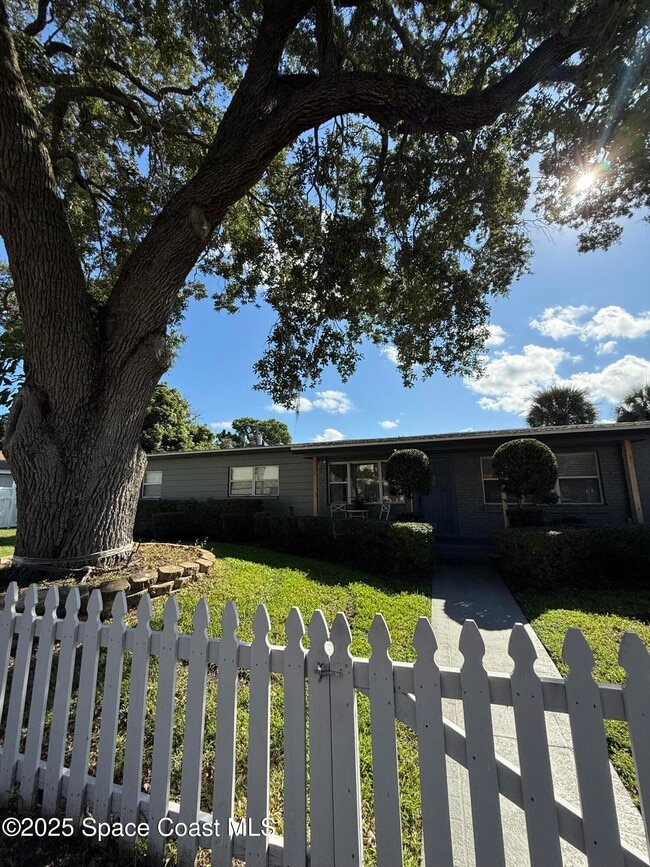 property at 5 N Deleon Ave