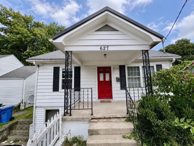 property at 627 Golfview Dr