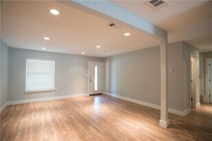 809 Sussex Dr in Austin, TX - Building Photo