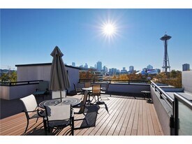 621 5th Ave N, Unit 207 in Seattle, WA - Building Photo