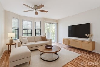 212 Blew Ct in East Brunswick, NJ - Building Photo - Building Photo