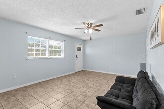 2250 N Bennett Rd in Avon Park, FL - Foto de edificio - Building Photo