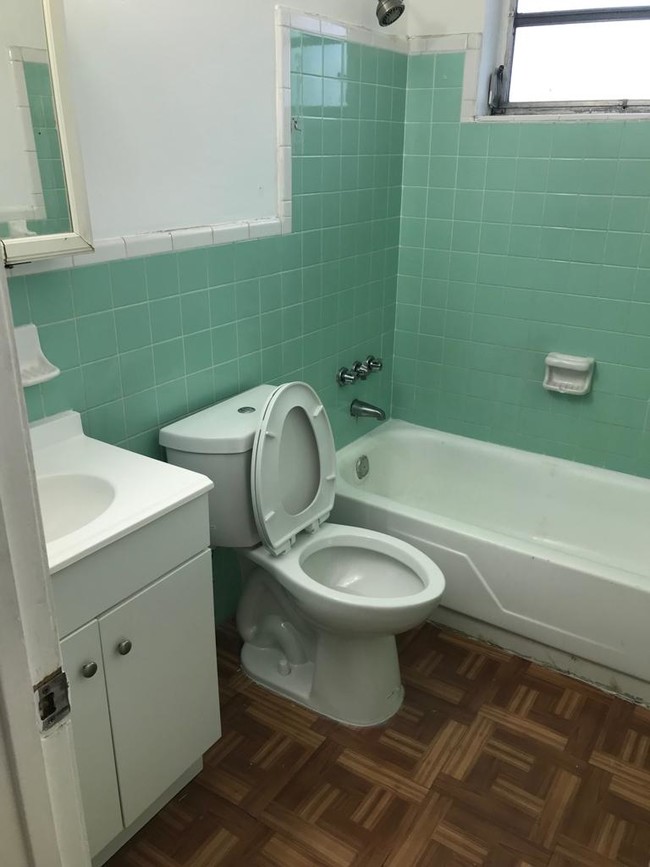 7130 W 11th Ct-Unit -7130 - 17 in Hialeah, FL - Building Photo - Building Photo