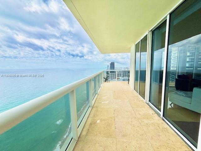 1830 S Ocean Dr in Hallandale Beach, FL - Building Photo