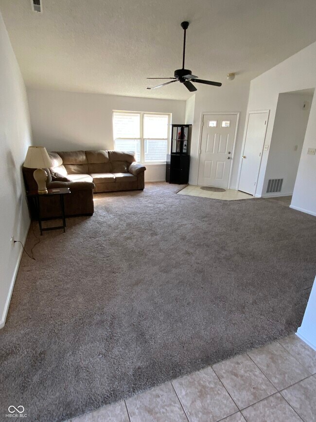 5251 Bluff View Dr in Indianapolis, IN - Foto de edificio - Building Photo