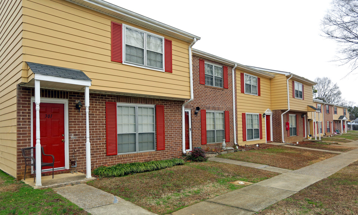 Chandler in Rainbow City, AL - Building Photo