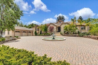 15219 Sobey Rd in Saratoga, CA - Foto de edificio - Building Photo