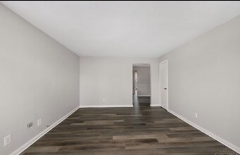 3910 E Gatewood Ln in Silverton, OH - Foto de edificio - Building Photo