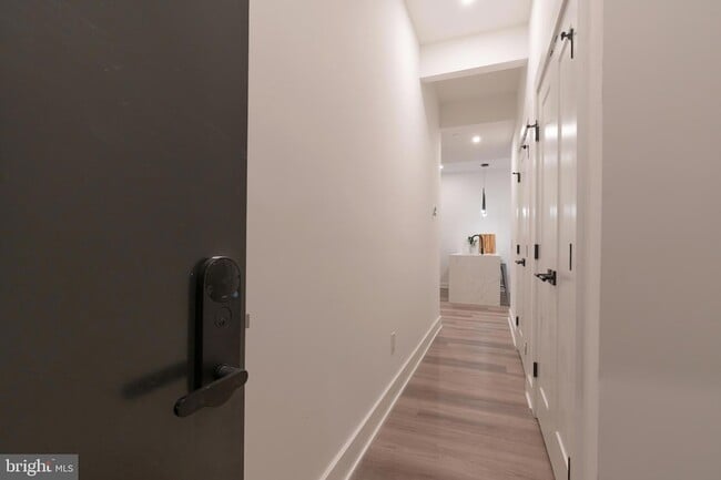 1421-23-1423 E Columbia Ave, Unit 402 in Philadelphia, PA - Foto de edificio - Building Photo