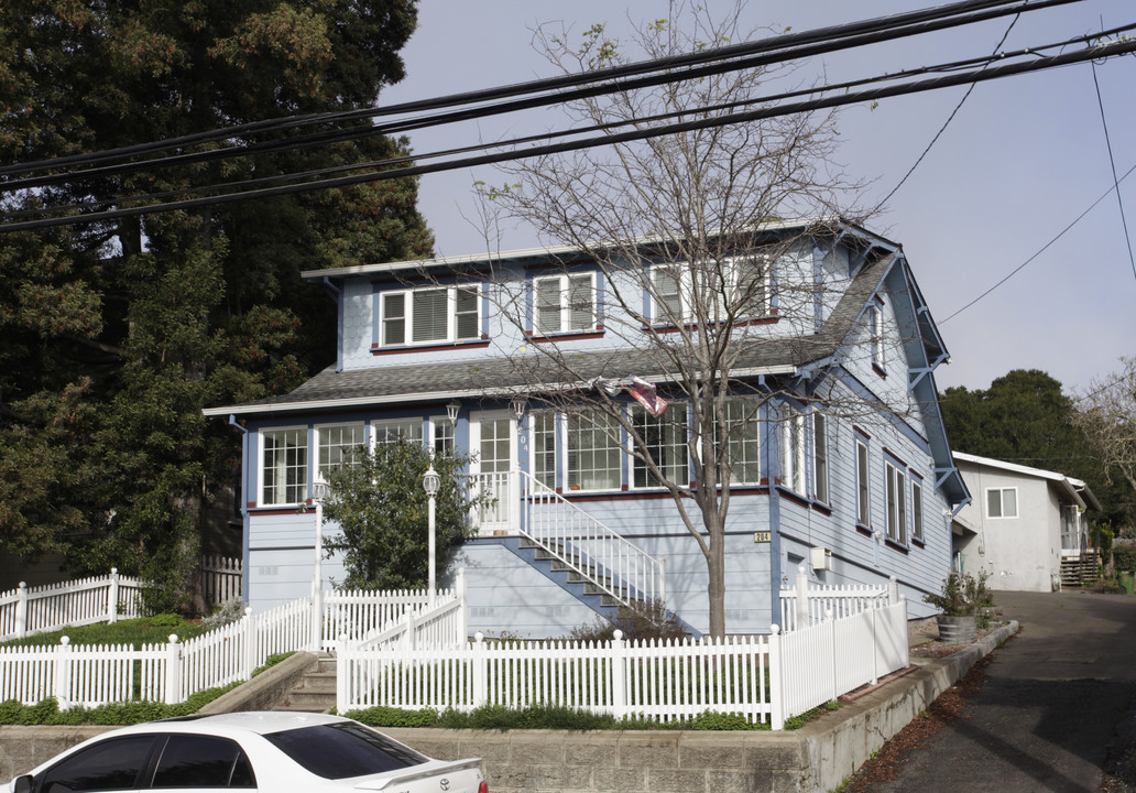 204 Bodega Ave in Petaluma, CA - Building Photo