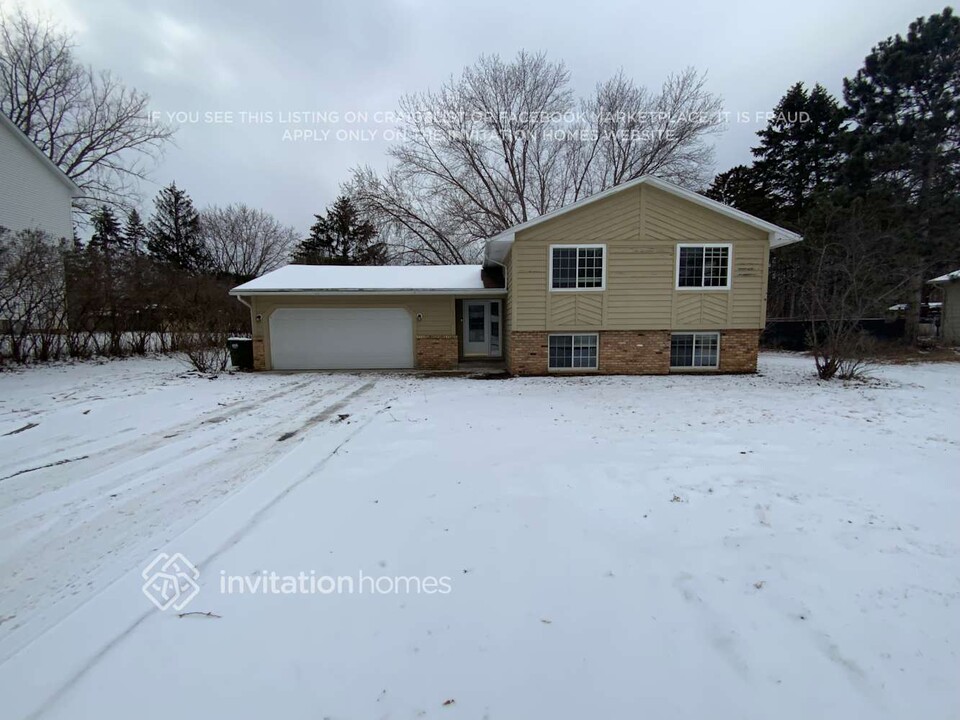 14338 Woodbine St NW in Andover, MN - Building Photo