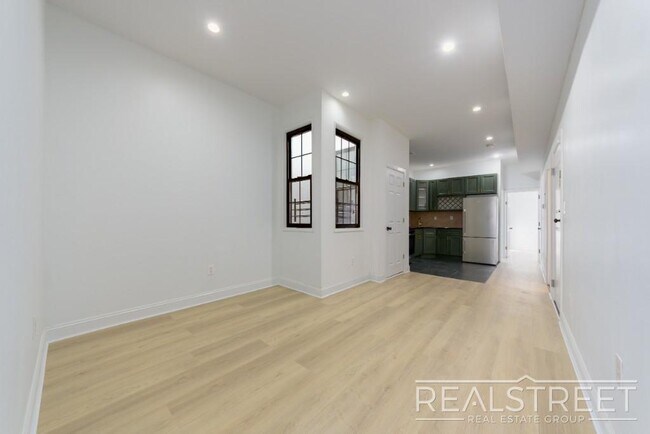 426 Chauncey St in Brooklyn, NY - Building Photo - Building Photo