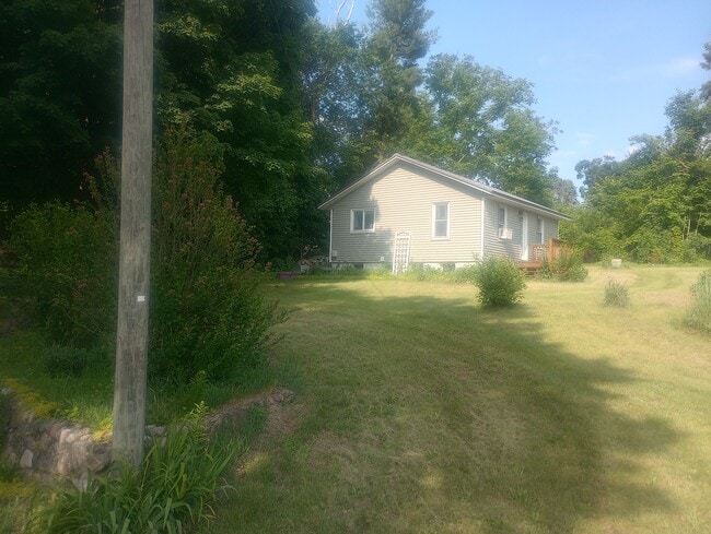 22204 US-12 in Edwardsburg, MI - Foto de edificio - Building Photo