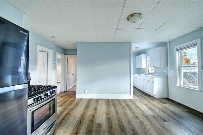 68 Division St in Lincoln, RI - Building Photo - Building Photo