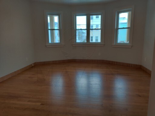 427 Main St-Unit -1 in Medford, MA - Foto de edificio - Building Photo